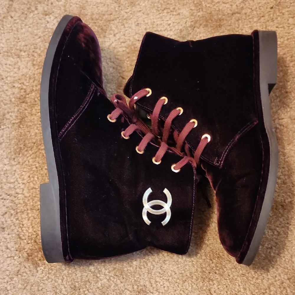 CHANEL Interlocking CC Logo Velvet Burgundy Lace-up Boots - Picture 7 of 14
